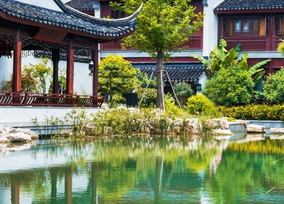 商场的香水比网上贵
